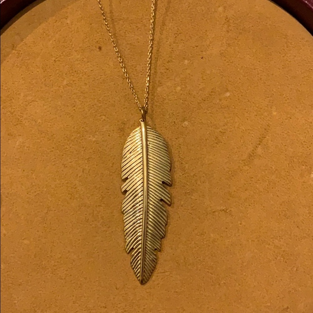 Long feather necklace